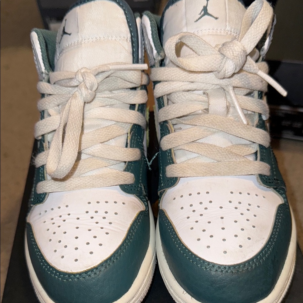 Jordan Kids Sneakers - Green and White - Picture 2 of 6